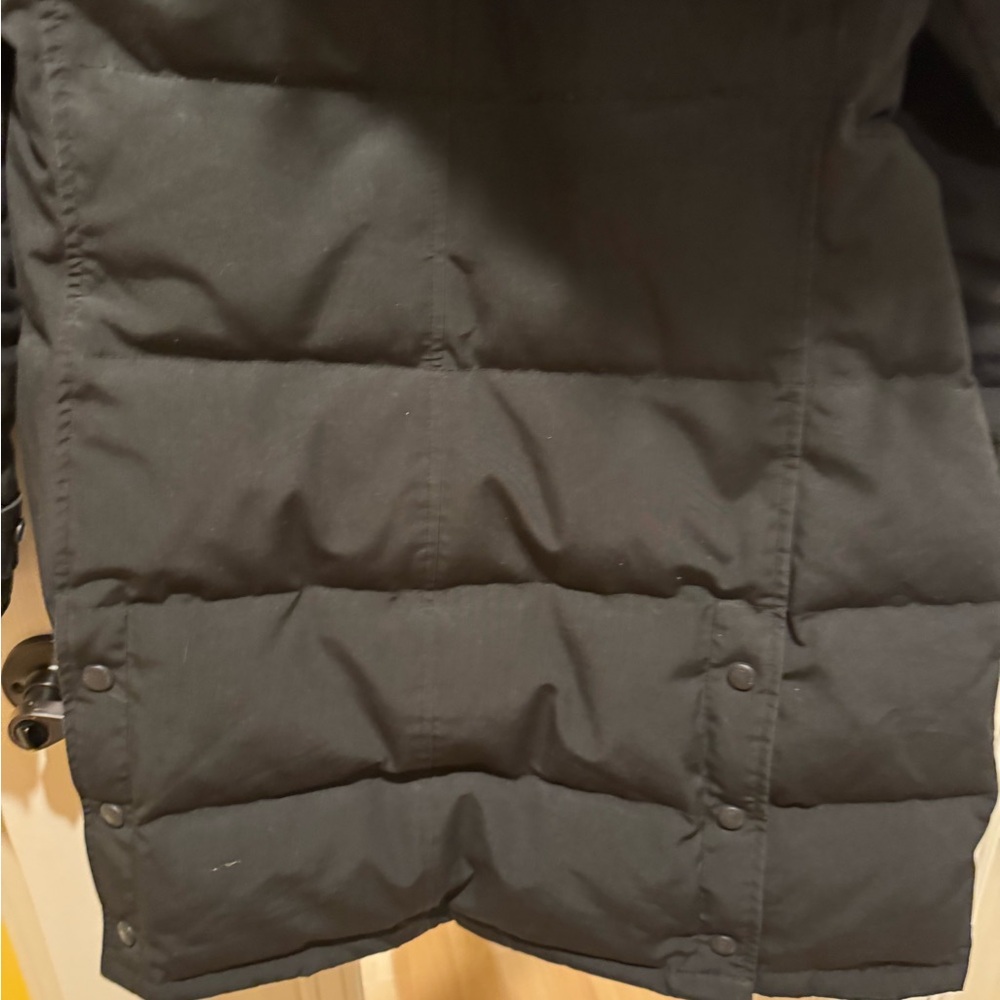 Canada Goose Shelburne Parka #2
Removable coyote fur ruff on hood. - Picture 4 of 12